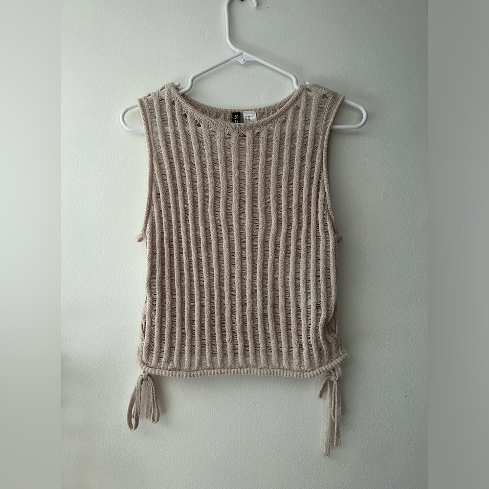 H&M beige sweater vest